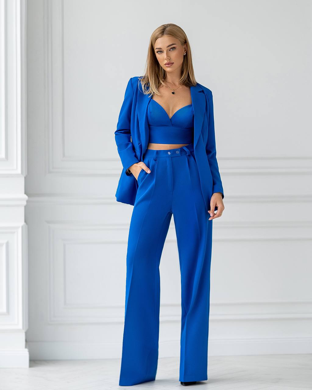 Dreiteiliger Anzug | Zweireihiger Blazer mit Hose mit weitem Bein + Oberteil