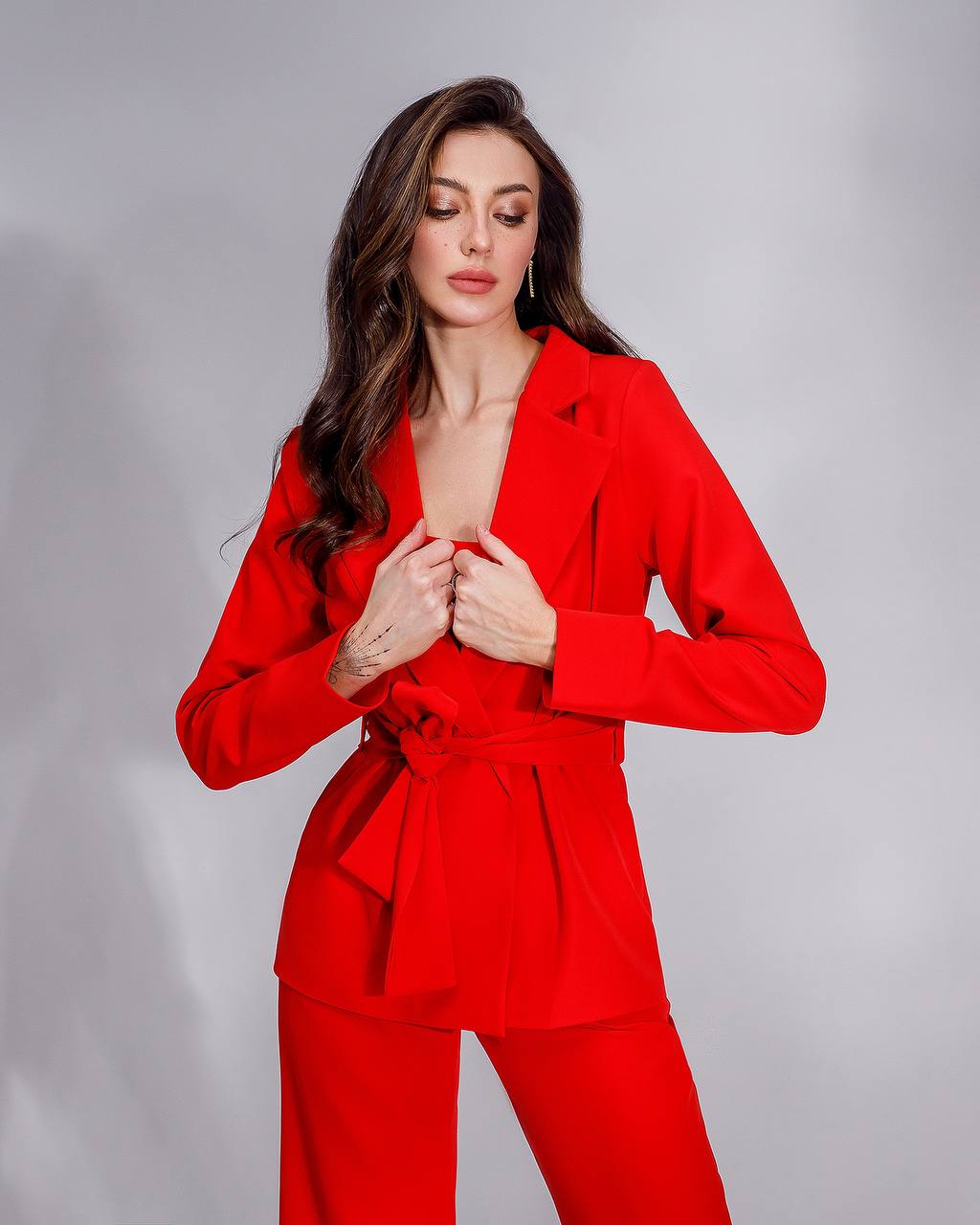 Dreiteiliger Anzug | Blazer mit Gürtel + Korsettoberteil + Hose