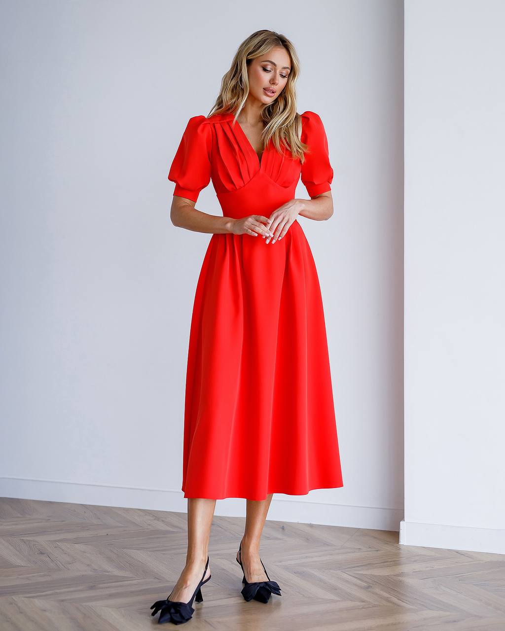 A-Linien-Midikleid mit kurzen Puffärmeln