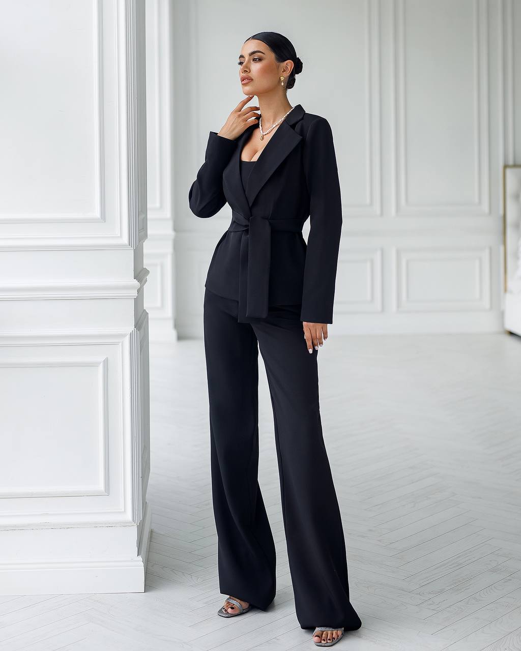 Dreiteiliger Anzug | Blazer mit Gürtel + Korsettoberteil + Hose