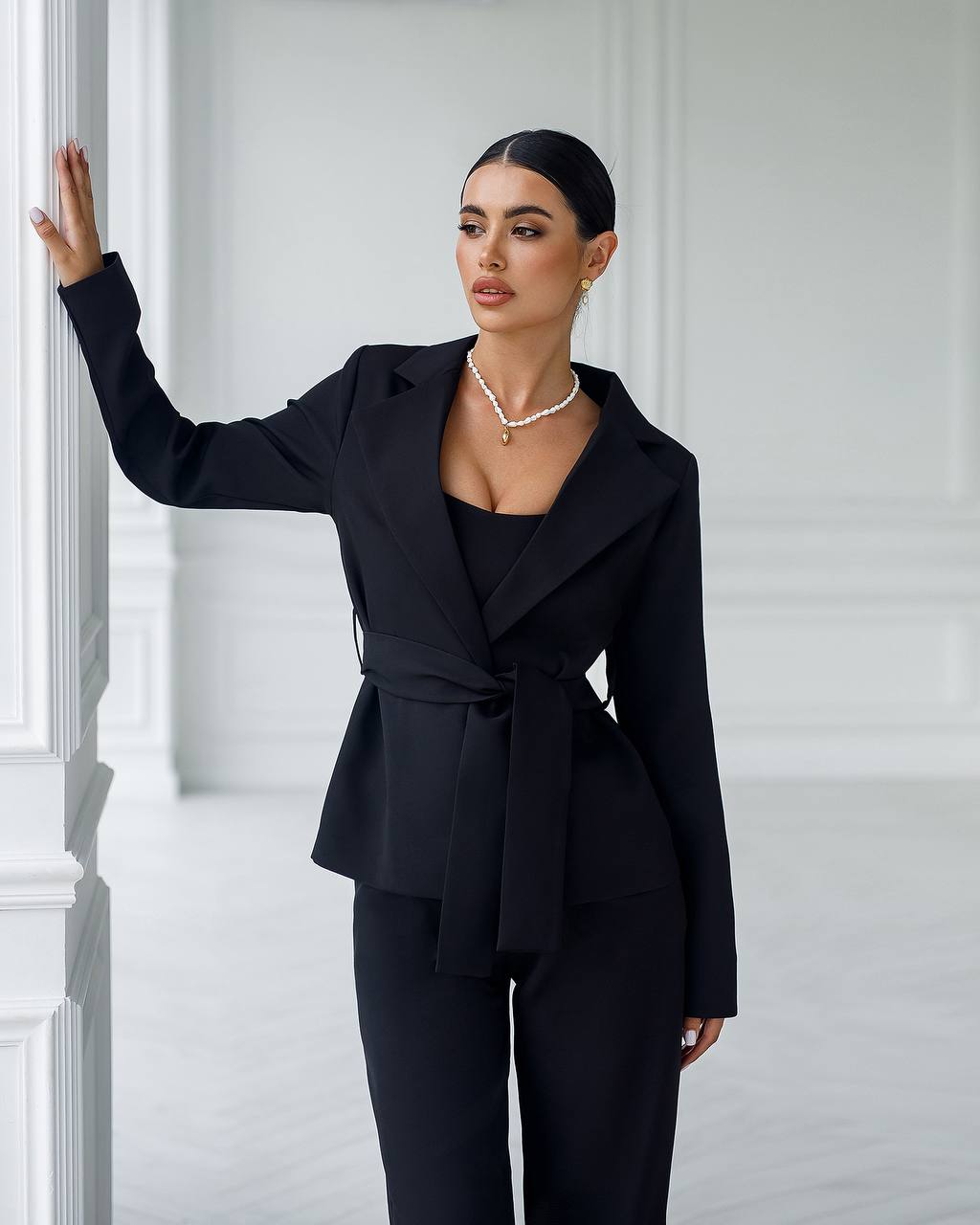 Dreiteiliger Anzug | Blazer mit Gürtel + Korsettoberteil + Hose