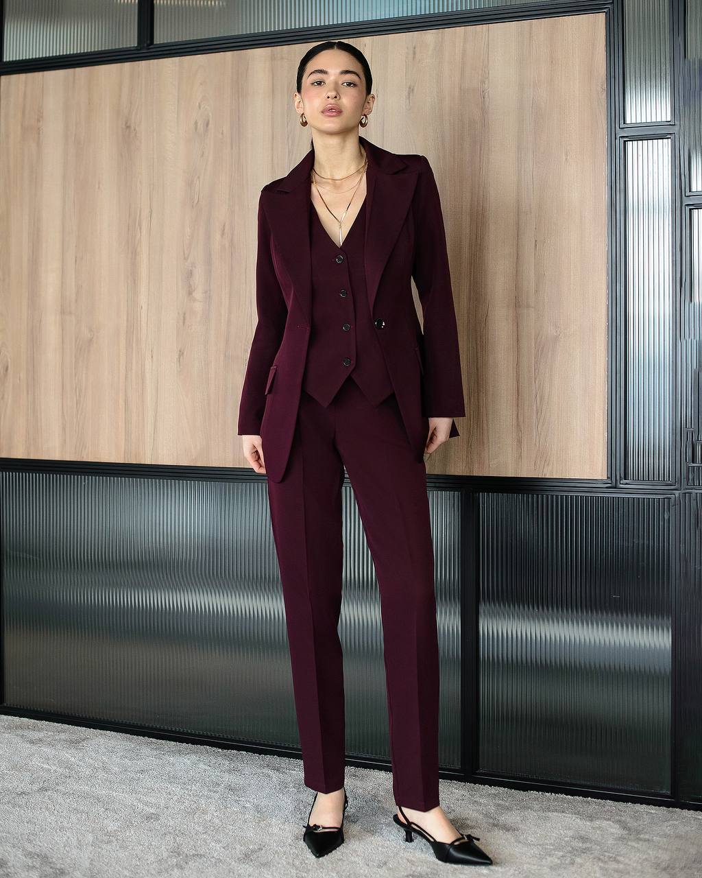 Dreiteiliger Anzug | Blazer + Weste mit Knöpfen + gerade Hose