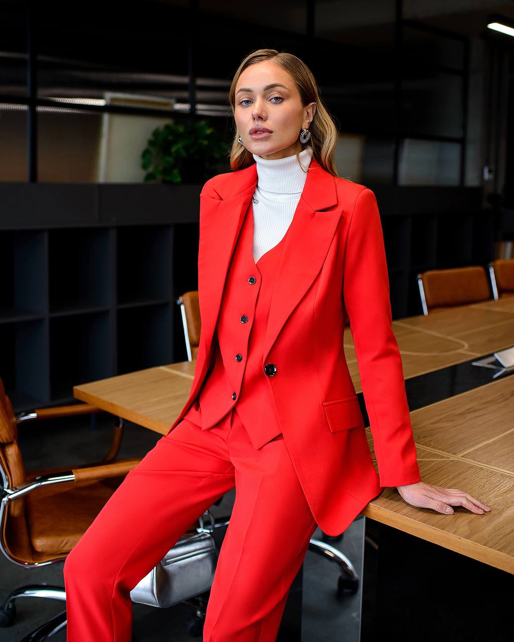 Dreiteiliger Anzug | Blazer + Weste mit Knöpfen + gerade Hose