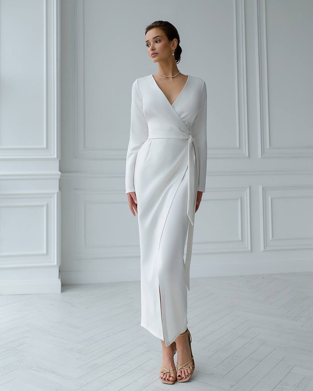 Beiges Midi-Wickelkleid