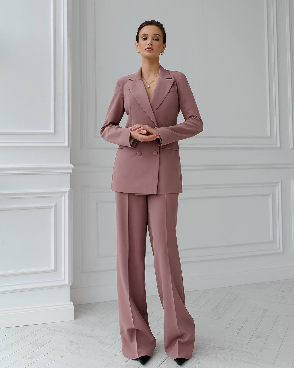 Dreiteiliger Anzug | Zweireihiger Blazer mit weiten Hosenbeinen + Oberteil