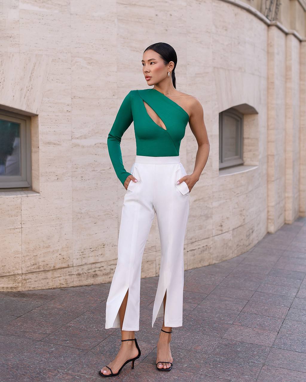 One-Shoulder-Top mit Schlitz