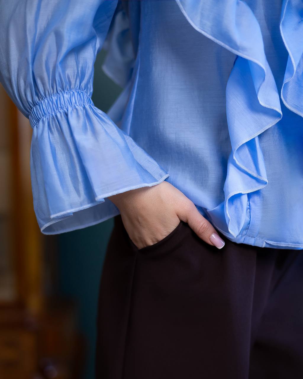 Women Ruffle Blouse with Front Tie Up