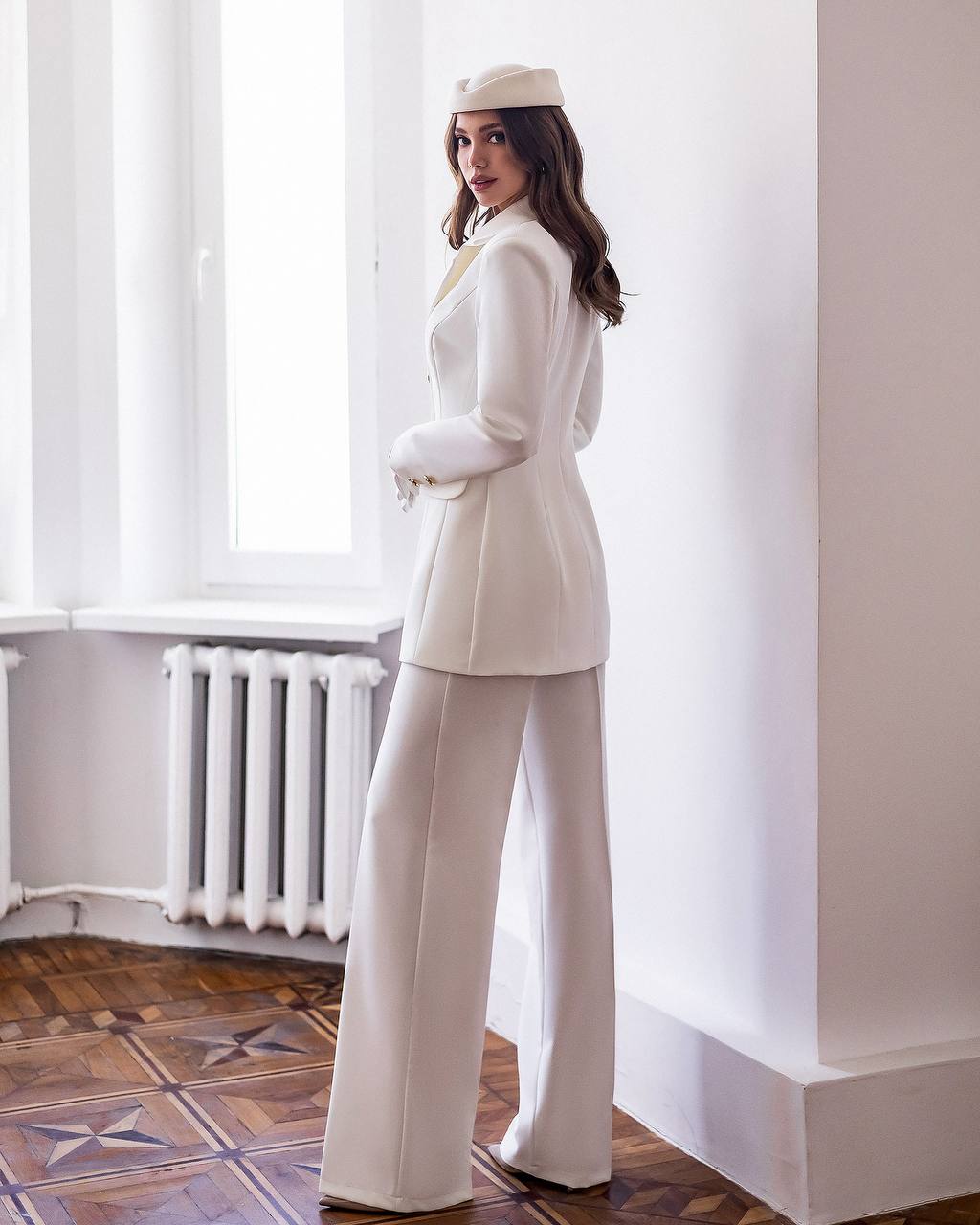 Casual Tailored Women Pantsuit: Wide Leg Pants and Blazer