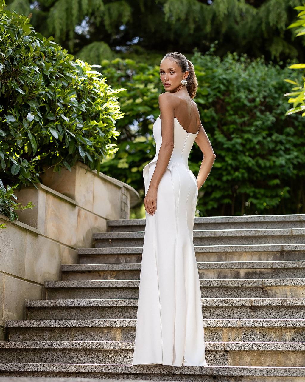 Cat-Eye Neckline Wedding Dress with Sculpted Hips