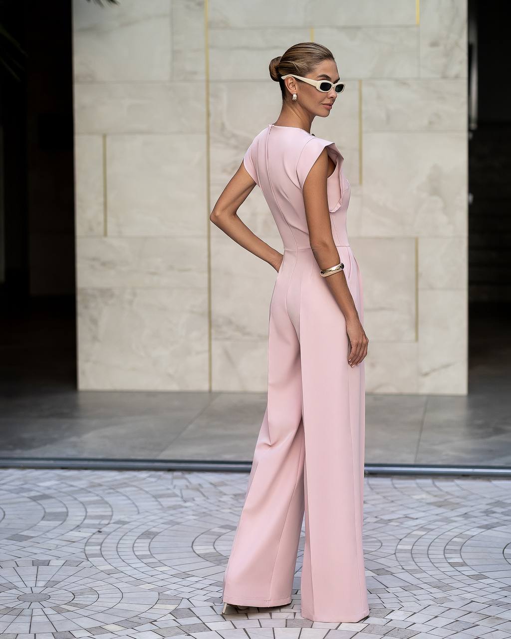 Elegant Sleeveless Jumpsuit with Wide Leg Pants