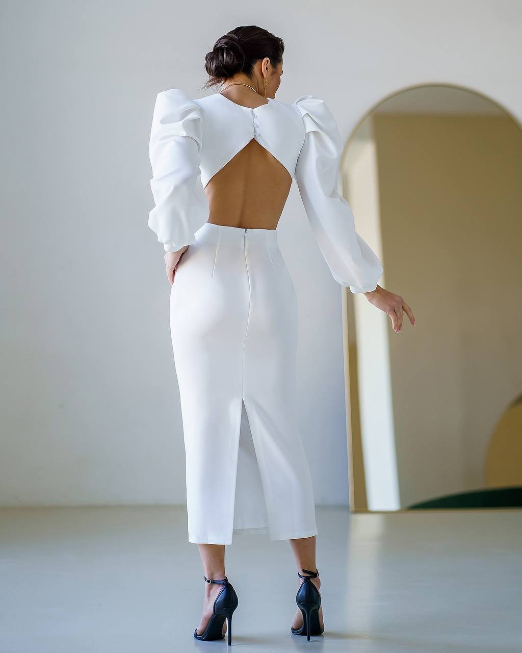 Midi-langes Kleid mit Puffärmeln