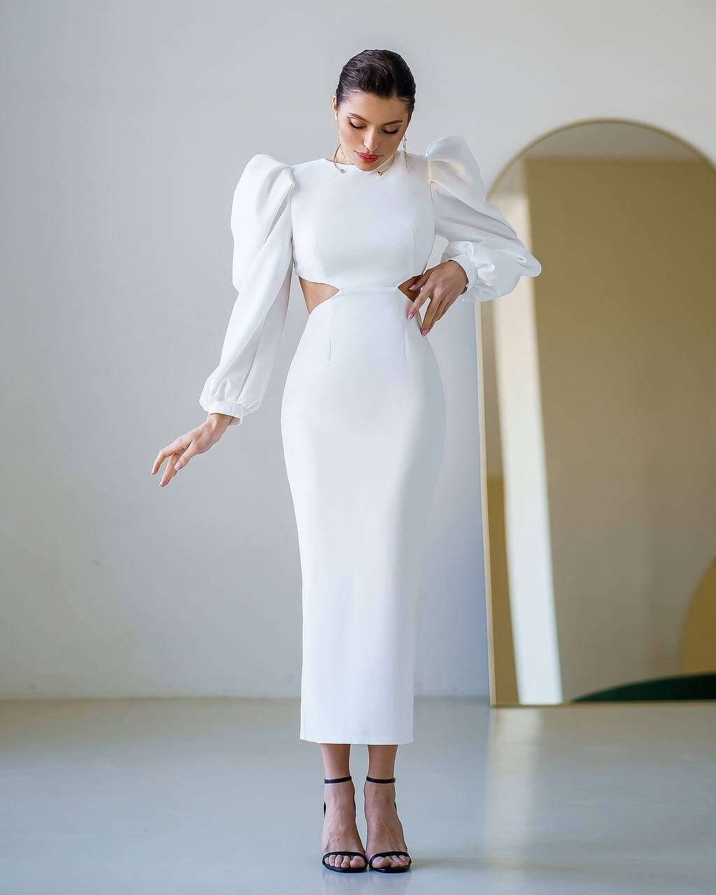 Midi-langes Kleid mit Puffärmeln