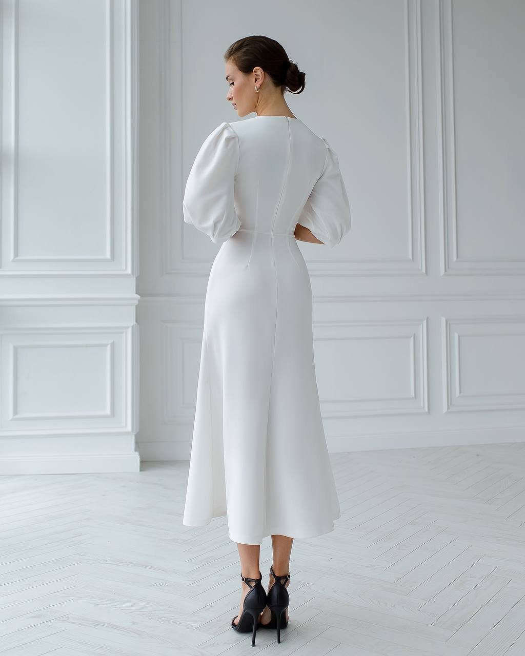A-Linien-Kleid mit voluminösen Ärmeln und Schlitz am Bein