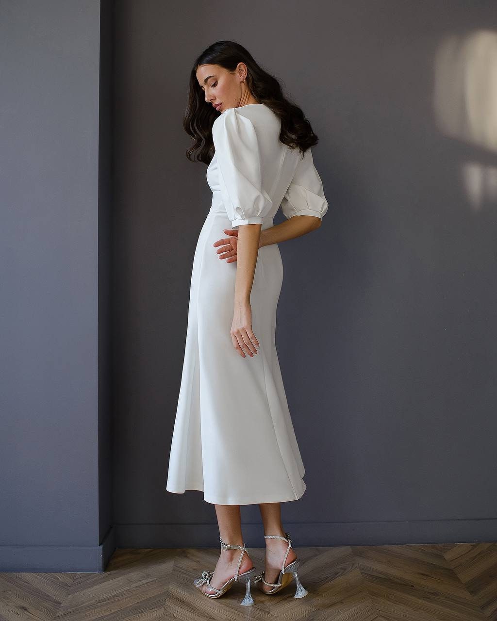 A-Linien-Kleid mit voluminösen Ärmeln und Schlitz am Bein