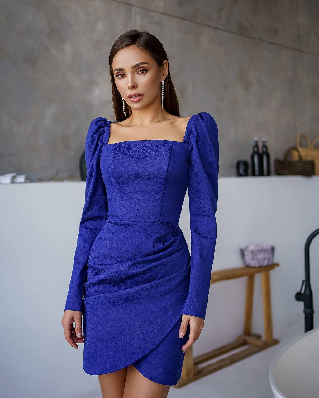 Königsblaues Minikleid mit Tulpen