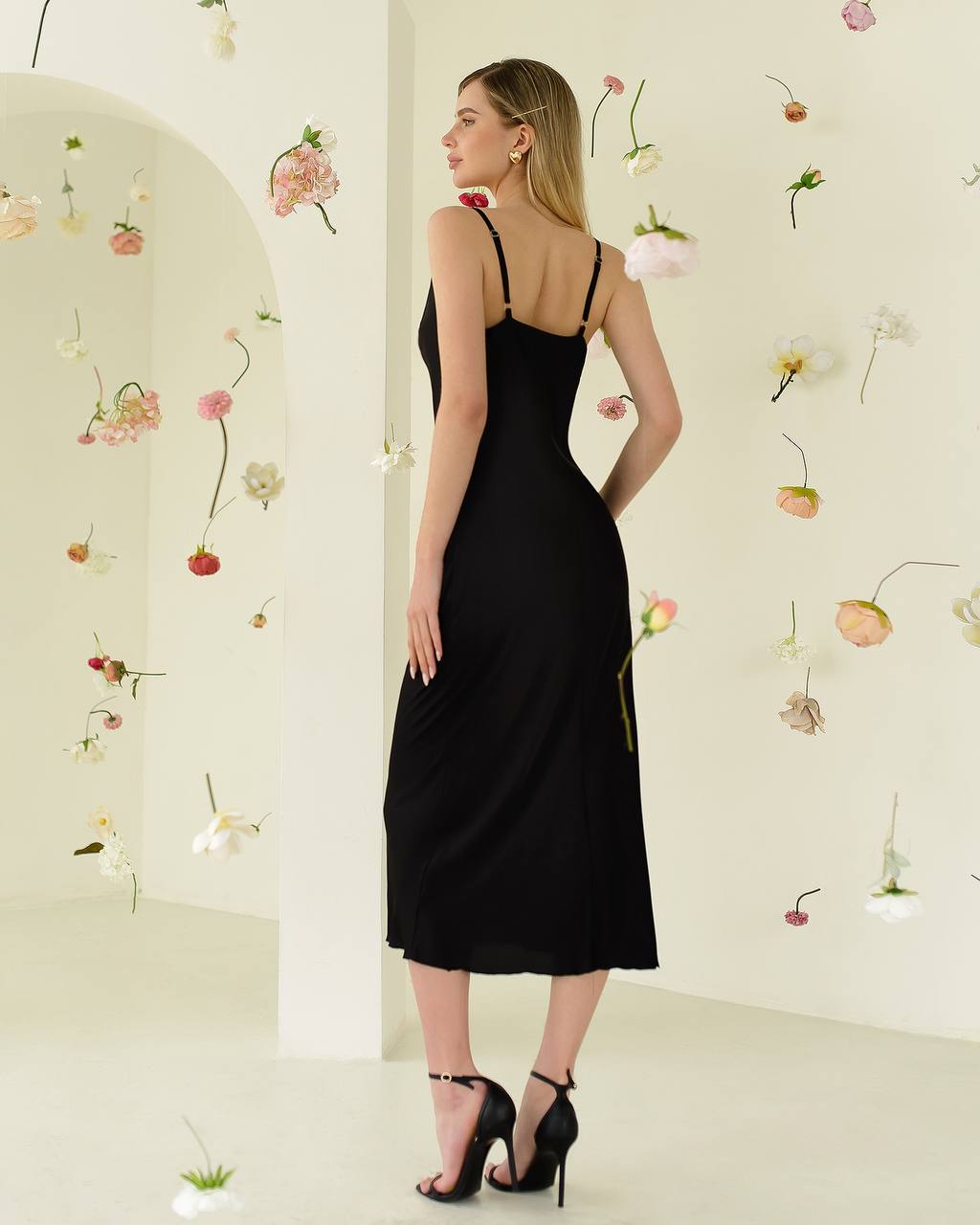 Königsblaues Midi-Unterkleid mit Wasserfallausschnitt
