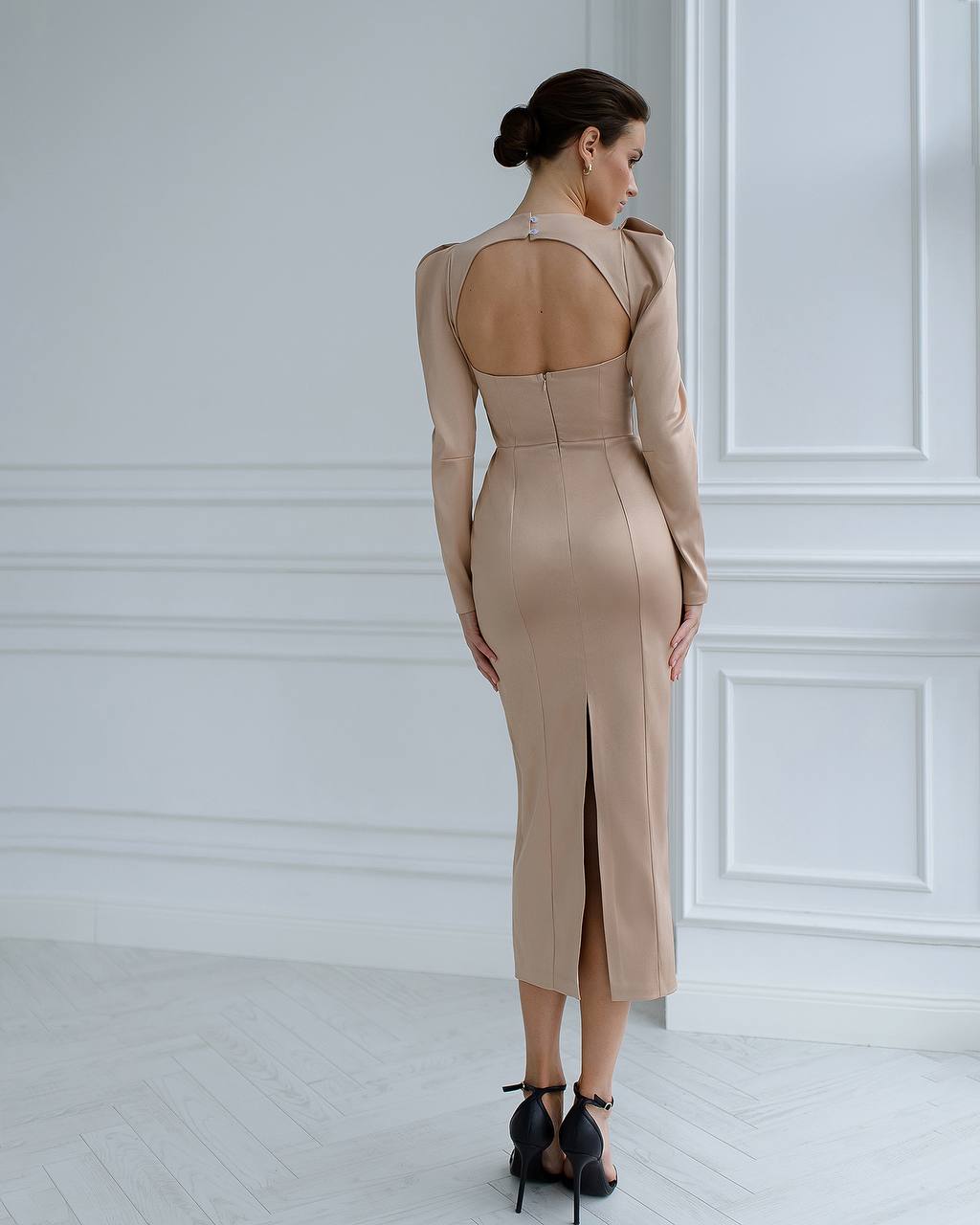 Elope – Weißes rückenfreies Midikleid
