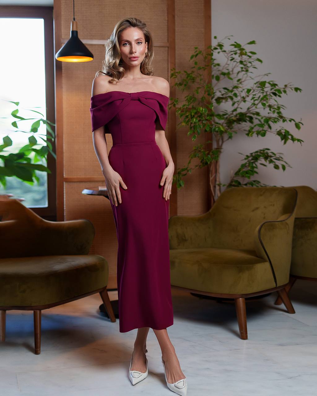 Designer-Midikleid mit One-Shoulder-Träger