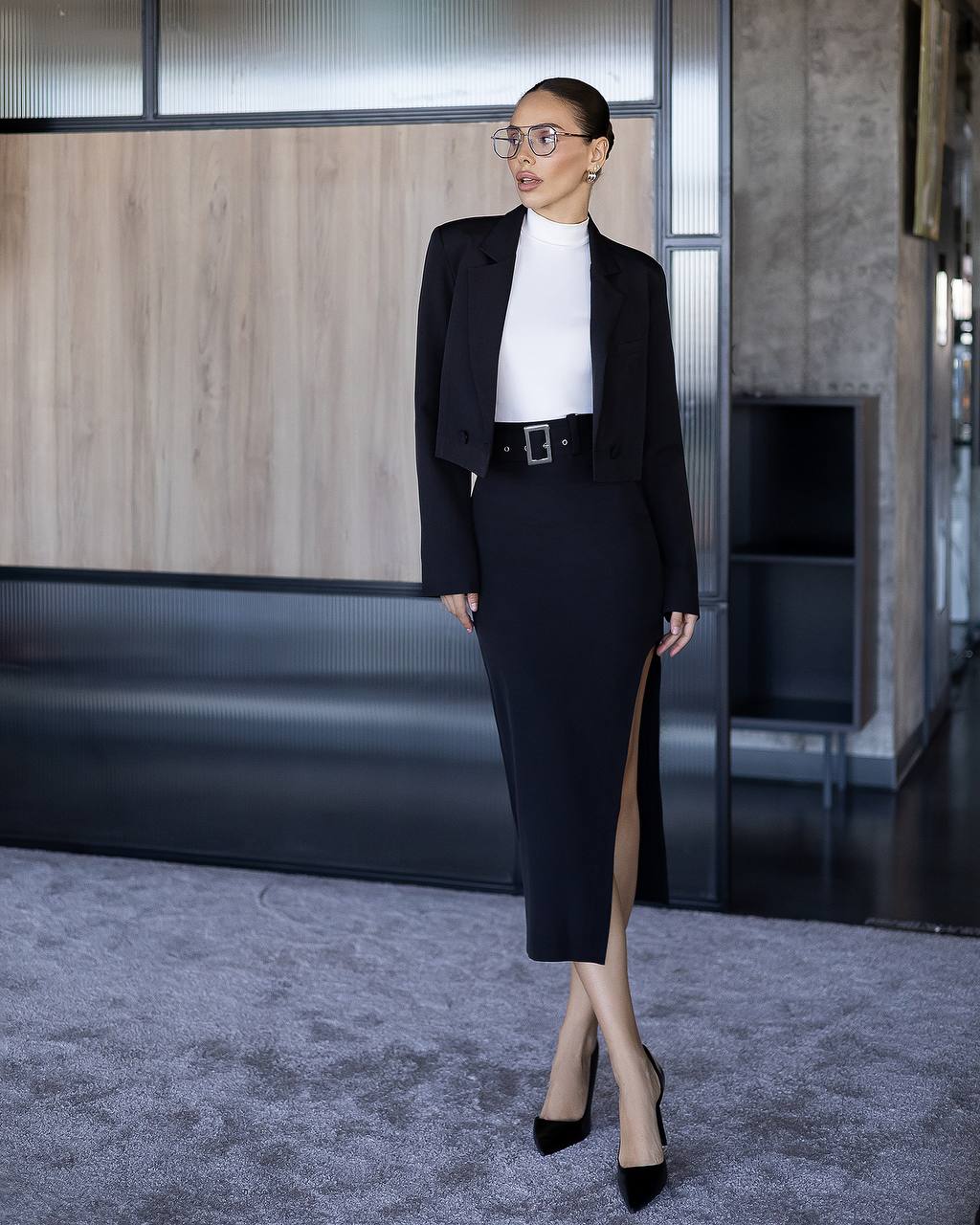 Kostüm|Kurzblazer mit asymmetrischem Schlitzrock