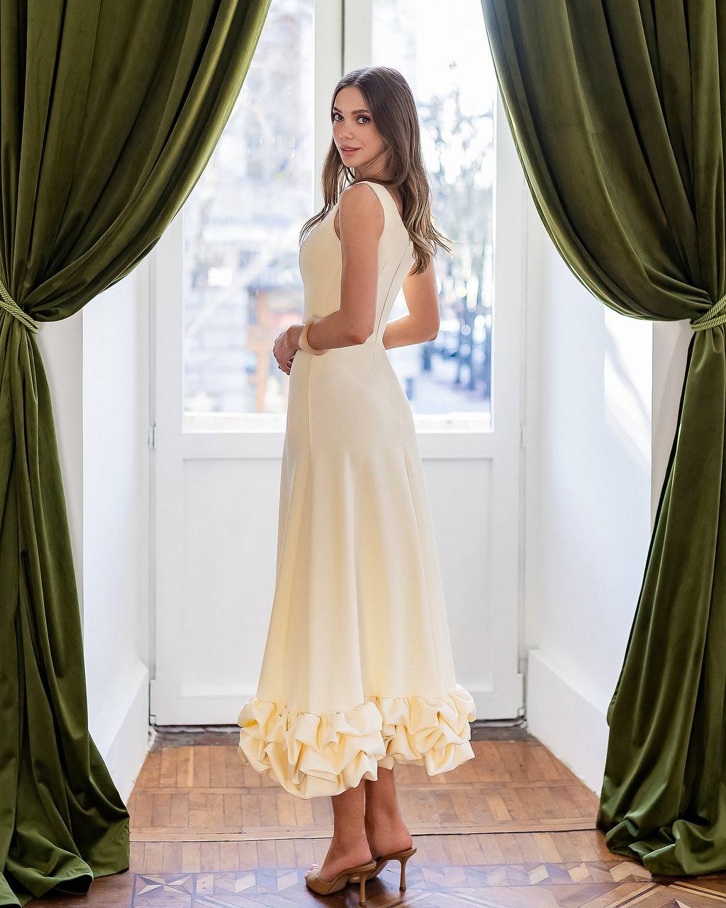 White Maxi Wedding Dress with Square Neck and Ruffle Hem