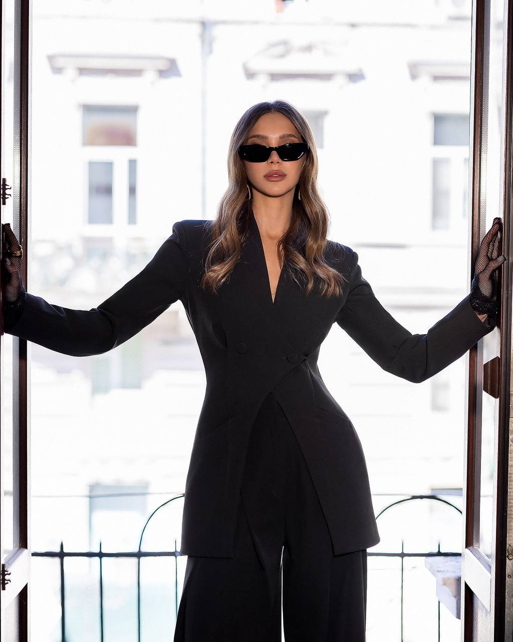 Elegant Wide Leg Pantsuit with Single Breasted Blazer