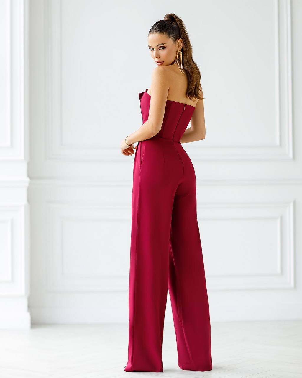 Ärmelloser Jumpsuit mit Korsett-V-Ausschnitt