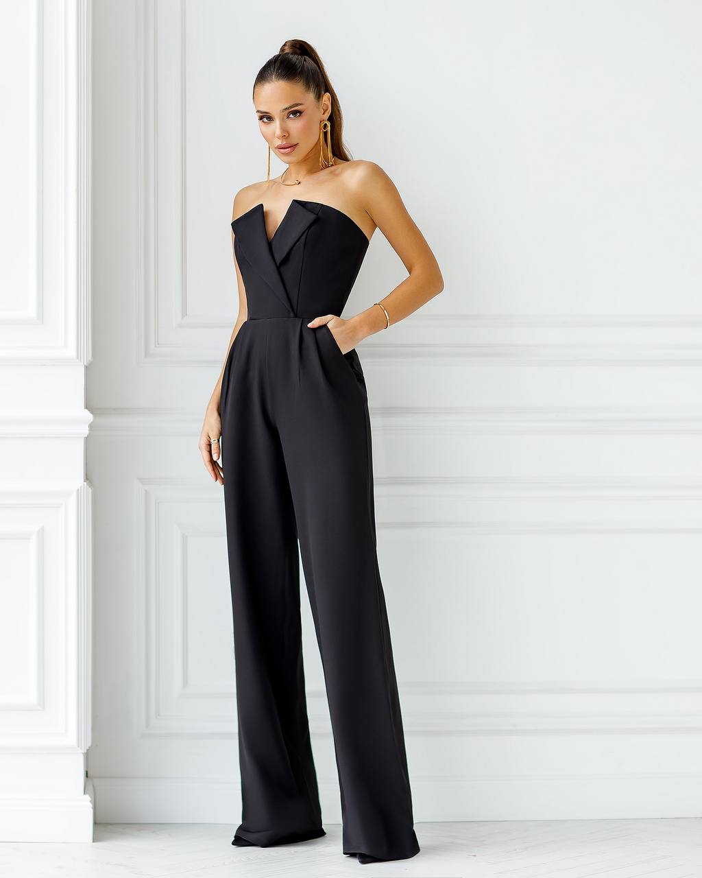 Ärmelloser Jumpsuit mit V-Ausschnitt und weitem Bein im Korsett-Stil 