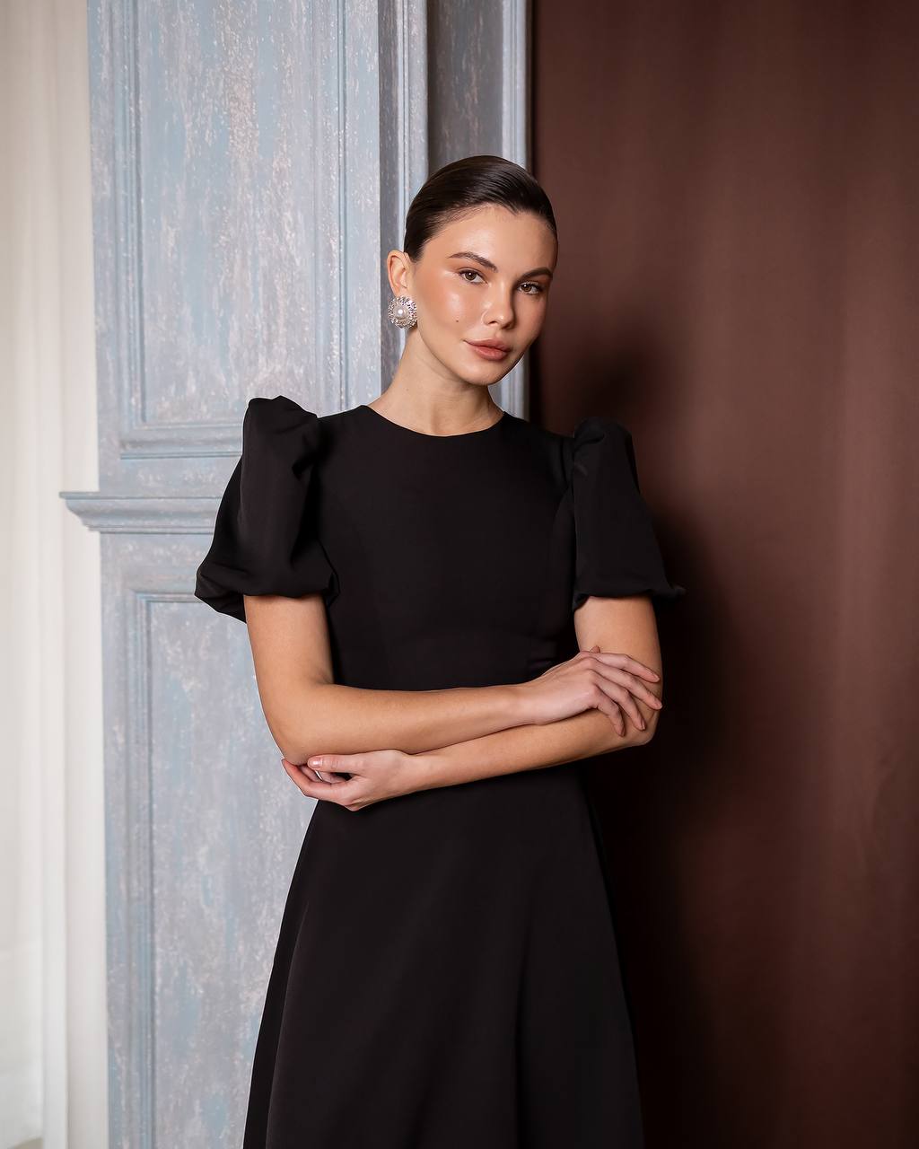 Elegant A-Line Midi Dress with Short Puffed Sleeve