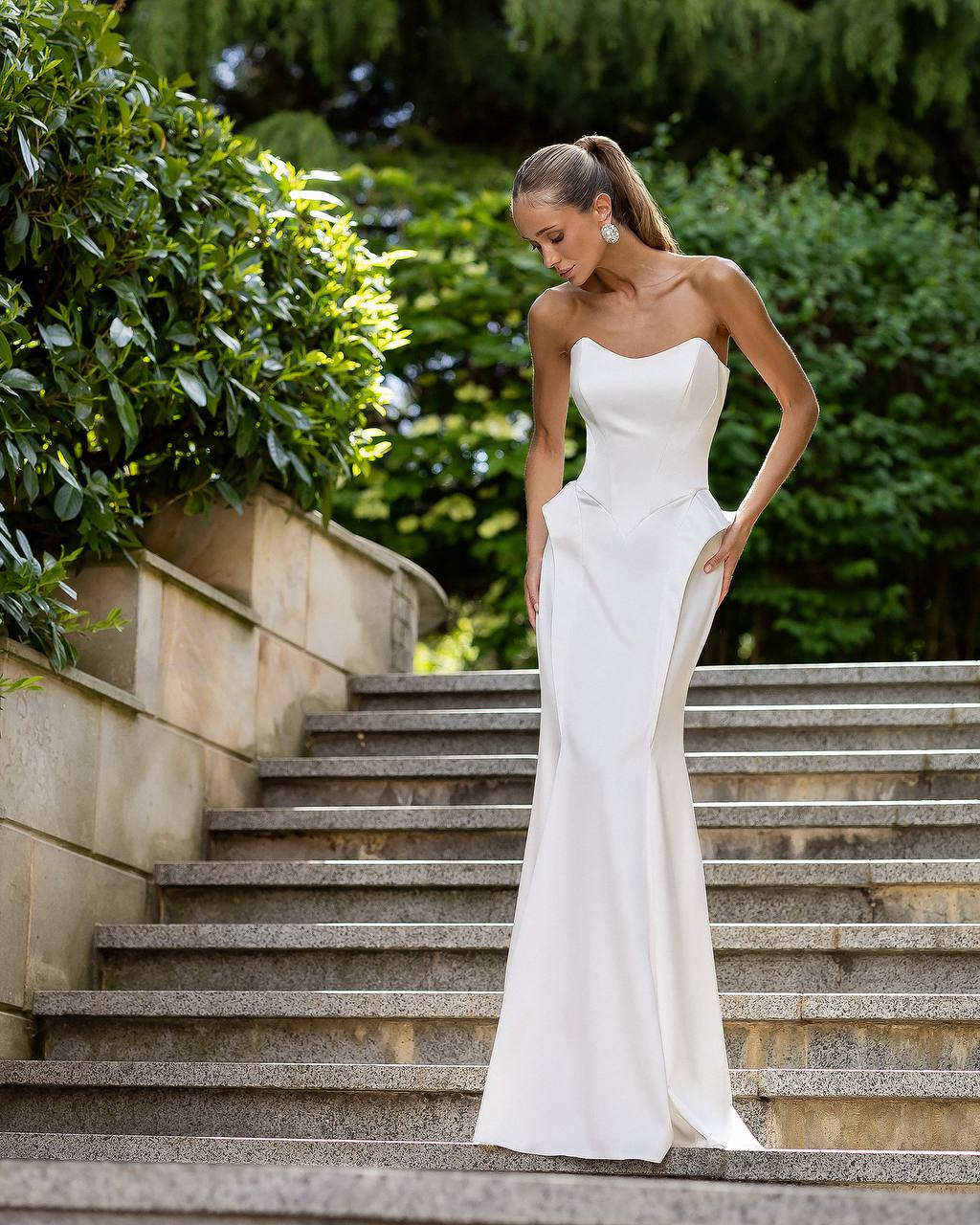 Cat-Eye Neckline Wedding Dress with Sculpted Hips