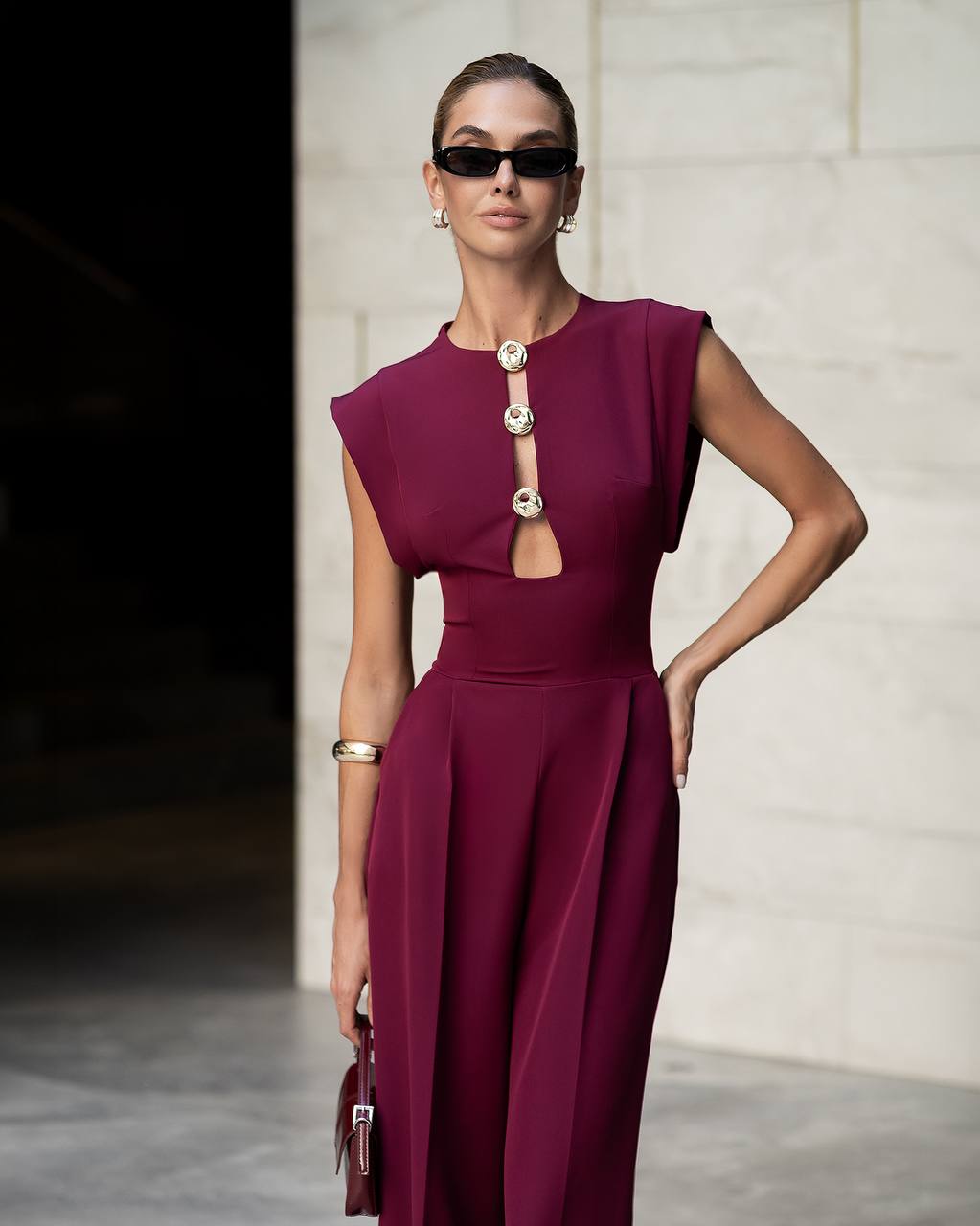 Elegant Sleeveless Jumpsuit with Wide Leg Pants