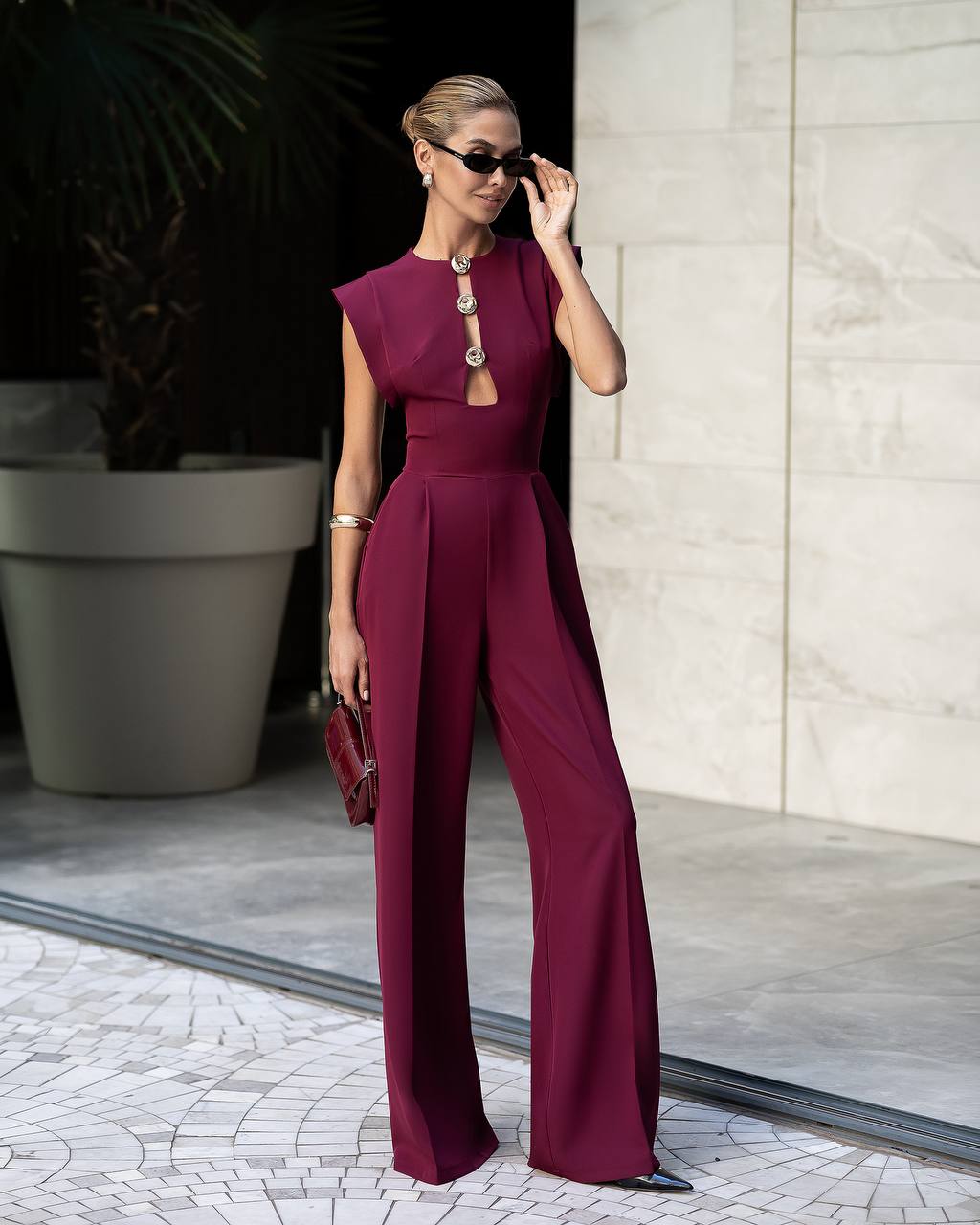 Elegant Sleeveless Jumpsuit with Wide Leg Pants