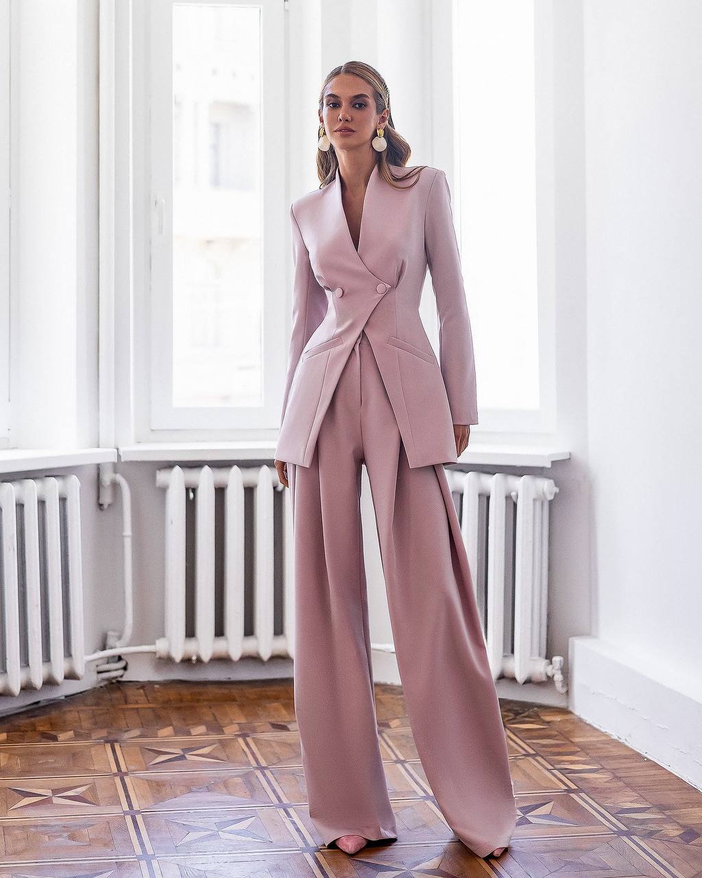 Elegant Wide Leg Pantsuit with Single Breasted Blazer